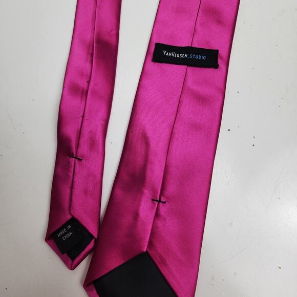 Men's Van Heusen Polyester Solid Deep Fuchsia Pink Formal Wear Necktie - Picture 5 of 5